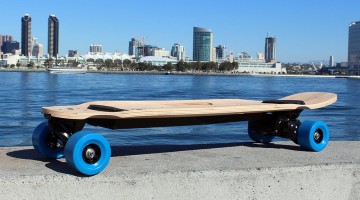 Ăsta e cel mai tare skateboard, merge cu motor :)